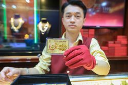 Mua bán vàng trong ngày từ 5 triệu đồng phải thanh toán không dùng tiền mặt