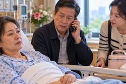 Chồng ốm, tôi túc trực ngày đêm, đến ngày tôi nhập viện, ông lại có phản ứng bất ngờ