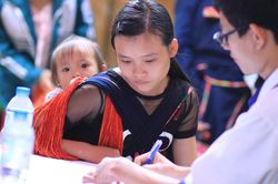 Tăng phụ cấp đặc thù, nhân viên y tế dự phòng yên tâm công tác
