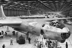 Bên trong 'quái vật' 6 động cơ B-36