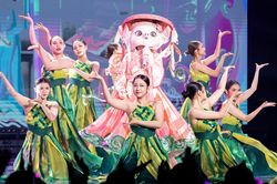 Ca sĩ mặt nạ được cứu?