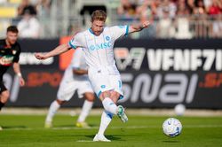 De Bruyne đá hỏng phạt đền, Napoli thua đội cuối bảng