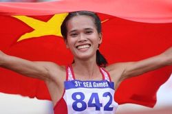 Hồng Lệ ph&aacute; kỷ lục c&aacute; nh&acirc;n ở giải marathon tại H&agrave; Nội