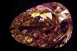 Kim cương hồng huyền thoại trở lại sau một thế kỷ vắng bóng