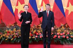 [Ảnh] Thủ tướng L&ecirc; Minh Hưng hội đ&agrave;m với Thủ tướng C&ocirc;ng quốc Liechtenstein Brigitte Haas