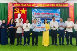 Đưa c&ocirc;ng nghệ đến gần gi&aacute;o vi&ecirc;n, học sinh C&ocirc;n Đảo