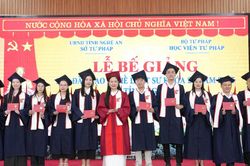 Bế giảng Lớp đào tạo nghề Luật sư khóa 27 tại Nghệ An