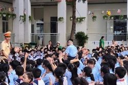 TP.HCM tăng cường gi&aacute;o dục an to&agrave;n giao th&ocirc;ng trong trường học