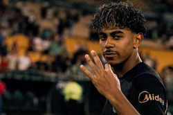 Lamine Yamal bùng nổ: Thách thức PSG và Real Madrid