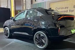 Xe điện Tata Curvv EV mới nhận đ&atilde; lỗi cổng sạc, h&atilde;ng v&agrave; đại l&yacute; phải bồi thường cho kh&aacute;ch