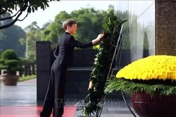 Thủ tướng Liechtenstein viếng Chủ tịch Hồ Ch&iacute; Minh