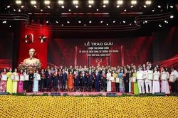 Mỗi t&aacute;c phẩm dự thi l&agrave; một tiếng n&oacute;i khẳng định niềm tin, l&yacute; tưởng c&aacute;ch mạng