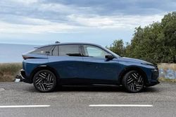 SUV công suất 375 mã lực, giá khởi điểm gần 1,2 tỷ đồng