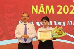 Nữ sinh Đ&agrave;o Tr&uacute;c Mai đoạt giải Nhất thi t&igrave;m hiểu về Gia Lai