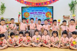 Khi đ&ocirc;i b&agrave;n tay b&eacute; x&iacute;u 'cất lời' tri &acirc;n