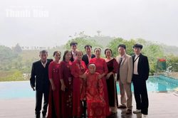 Mẹ Do&atilde;n v&agrave; 10 &ldquo;dải hoa&rdquo; l&agrave;ng biển