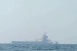 Tin thế giới s&aacute;ng 18-10: Hai si&ecirc;u t&agrave;u chở dầu tr&uacute;ng thủy l&ocirc;i tại eo biển Hormuz