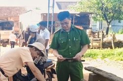 Gia Lai: Tuy&ecirc;n truyền, k&yacute; cam kết bảo đảm an to&agrave;n giao th&ocirc;ng với người điều khiển xe c&ocirc;ng n&ocirc;ng