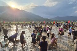 S&ocirc;i nổi hội thi 