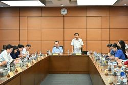 Đo&agrave;n ĐBQH tỉnh Tuy&ecirc;n Quang thảo luận c&aacute;c giải ph&aacute;p th&uacute;c đẩy tăng trưởng bền vững