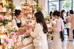 Cửa h&agrave;ng nhỏ h&uacute;t kh&aacute;ch dịp 20/10 bằng c&aacute;ch n&agrave;o m&agrave; kh&ocirc;ng cần giảm gi&aacute; s&acirc;u?