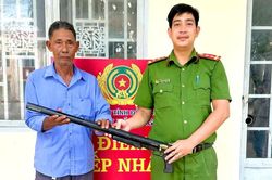 C&ocirc;ng an Đồng Nai t&iacute;ch cực thu hồi vũ kh&iacute;, ngăn ngừa tội phạm từ cơ sở