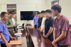 Bắt giữ 4 thanh ni&ecirc;n sử dụng tr&aacute;i ph&eacute;p vũ kh&iacute; qu&acirc;n dụng