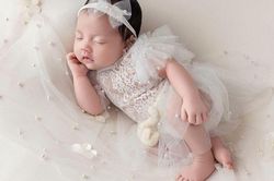 Con g&aacute;i Hoa hậu Đặng Thu Thảo v&agrave; chồng đại gia giờ xinh như thi&ecirc;n thần, đi mua sắm kh&ocirc;ng cần nh&igrave;n gi&aacute;