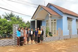 Phụ nữ người Mạ ở L&acirc;m Đồng ph&ograve;ng chống x&acirc;m hại trẻ em thế n&agrave;o?