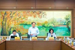 Khơi th&ocirc;ng động lực tăng trưởng, ch&uacute; trọng chăm lo an sinh x&atilde; hội