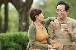 Về gi&agrave; mới thấm: Người sống khổ sở thường kh&oacute; bỏ 3 điều