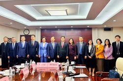 Đoàn công tác Bộ Y tế Việt Nam thúc đẩy hợp tác y tế với các đối tác hàng đầu Trung Quốc