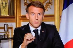 Tổng thống Macron lên án tình trạng bạo lực tại Pháp