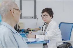 Ch&oacute;ng mặt, đau đầu k&eacute;o d&agrave;i nhưng chủ quan, đến khi đi kh&aacute;m th&igrave; t&aacute; hỏa ph&aacute;t hiện ung thư phổi di căn