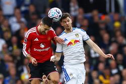 Con số khó tin của MU trước Leeds