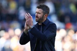Fan MU nổi giận với chiến thuật của Carrick