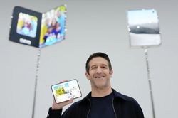 CEO John Ternus n&oacute;i về tham vọng chưa từng c&oacute; của Apple