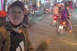 Đối tượng đập phá ôtô ở TP.HCM bị đưa về trụ sở công an