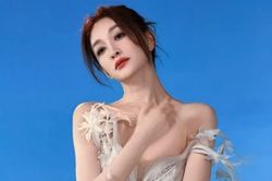 L&yacute; Tiểu Nhiễm th&ocirc;ng b&aacute;o ly h&ocirc;n