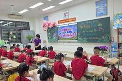 Hết giờ l&ecirc;n lớp, gi&aacute;o vi&ecirc;n vẫn chưa được 'tan ca'