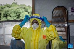 Dịch Ebola: Ph&eacute;p thử tinh thần đo&agrave;n kết