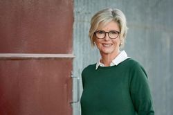 Nghị sĩ Australia Helen Haines trong t&igrave;nh trạng nguy kịch sau khi bị &ocirc;-t&ocirc; đ&acirc;m