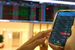 Chứng kho&aacute;n ng&agrave;y 19/10: Cổ phiếu ng&acirc;n h&agrave;ng đồng loạt giảm, VN-Index mất hơn 16 điểm
