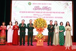 Bệnh viện Qu&acirc;n y 354 gặp mặt phụ nữ nh&acirc;n ng&agrave;y 20-10