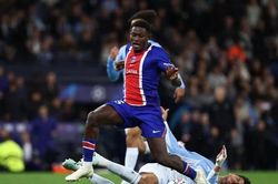 PSG mất chốt chặn quan trọng trước đại chiến Barcelona