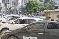 Th&ecirc;m nhiều &ocirc; t&ocirc; bị đập vỡ k&iacute;nh ở Nghệ An