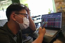 Cổ phiếu trụ g&acirc;y thất vọng, VN-Index lại mất mốc 1.700 điểm