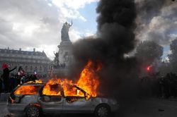 Tổng thống Pháp Macron bác đơn từ chức của Bộ trưởng Nội vụ