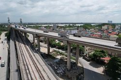 Cầu Thăng Long r&agrave;o chắn sửa chữa xuy&ecirc;n đ&ecirc;m gần 2 th&aacute;ng