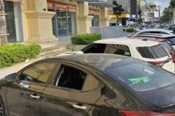 Nghệ An: Một loạt &ocirc; t&ocirc; bị đập vỡ k&iacute;nh trước chung cư